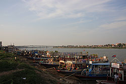 Phnom Penh - die nicht mehr kaputte Br&uuml;cke