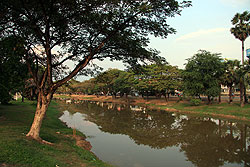Viel Abk&uuml;hlung bringt er nicht - der Fluss Siem Reap
